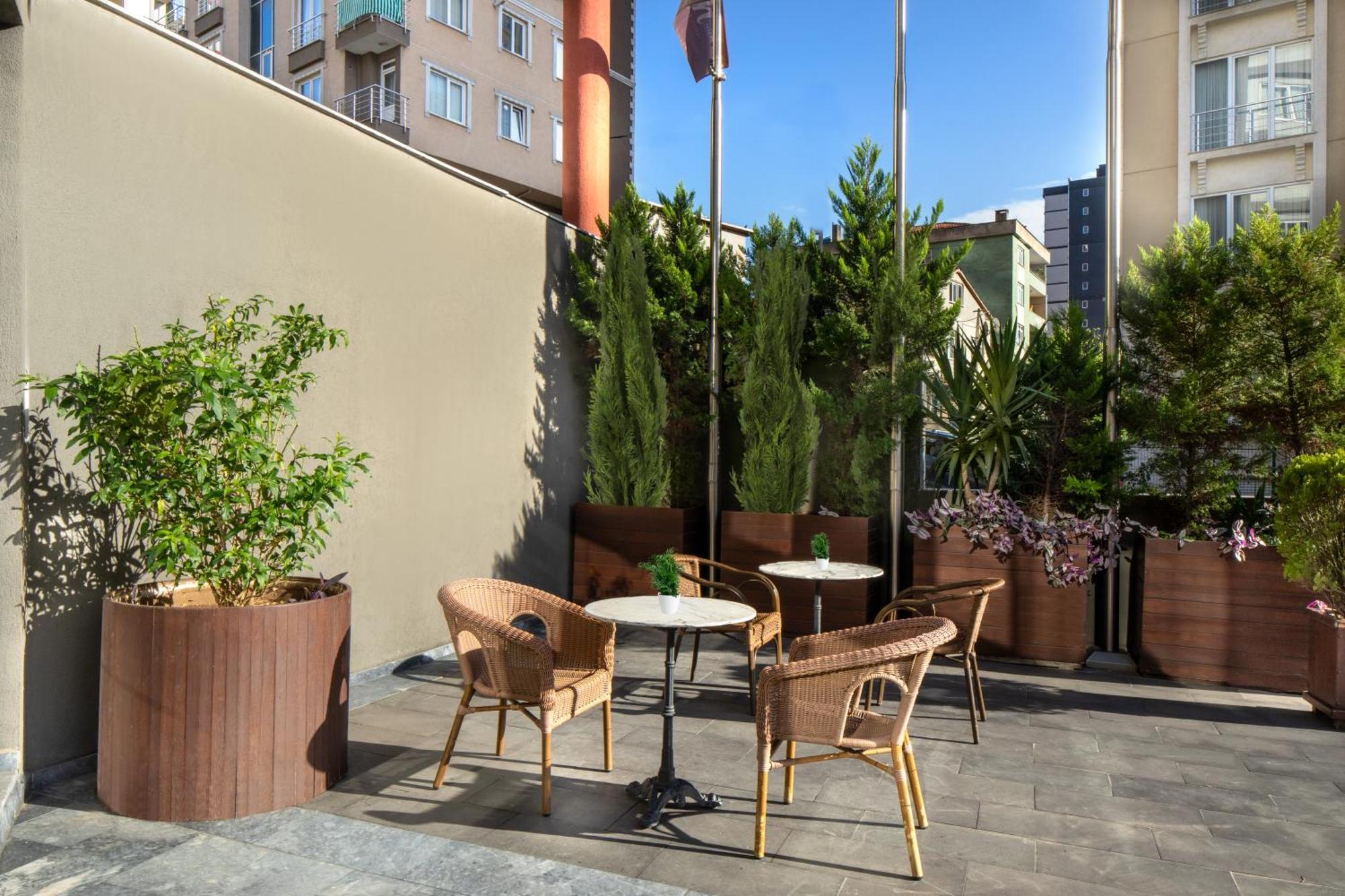 Hotel Nish Atasehir 3*